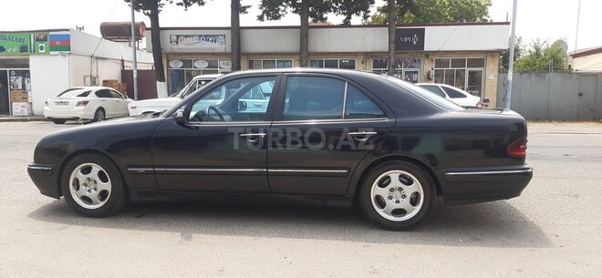 Mercedes E 270 2001, 502,212 km - 2.7 l - Astara