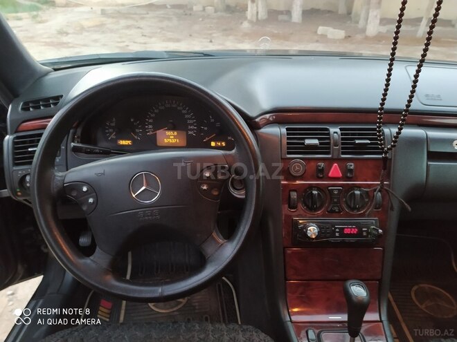 Mercedes E 220 2000, 34,889 km - 2.2 l - Sumqayıt