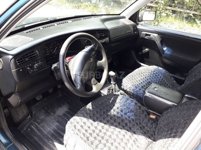 Volkswagen Golf 1993, 210,000 km - 1.8 l - Zaqatala