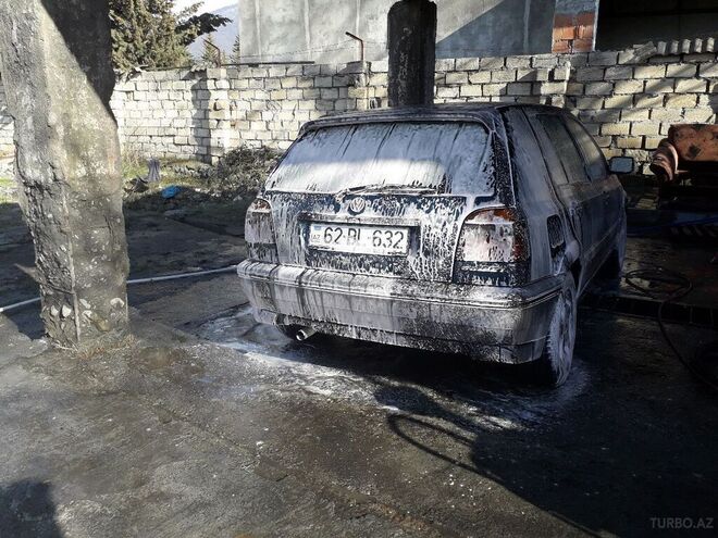 Volkswagen Golf 1993, 210,000 km - 1.8 l - Zaqatala