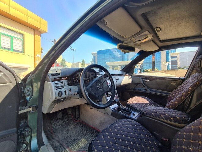 Mercedes E 220 1997, 275,000 km - 2.2 l - Sumqayıt