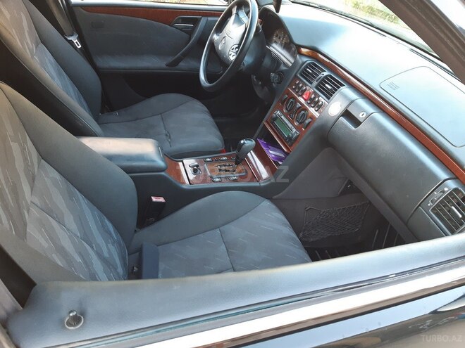 Mercedes E 220 2001, 348,258 km - 2.2 л - Bakı