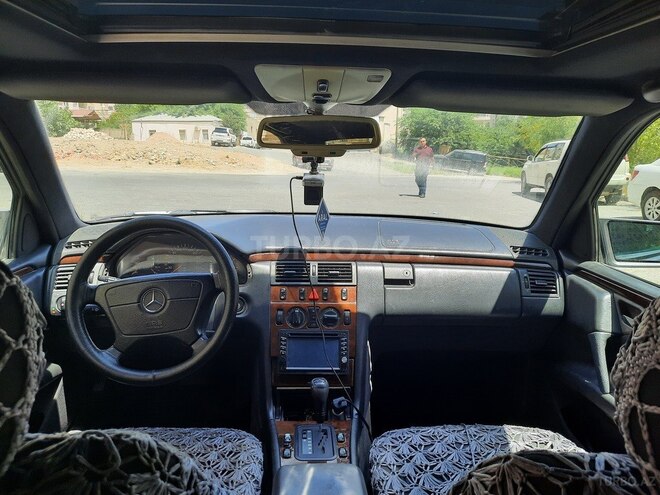 Mercedes E 230 1995, 290,000 km - 2.3 l - Bakı