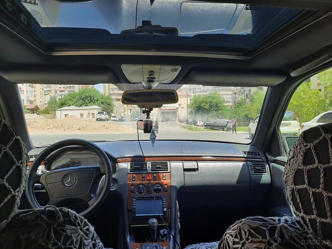 Mercedes E 230 1995, 290,000 km - 2.3 l - Bakı