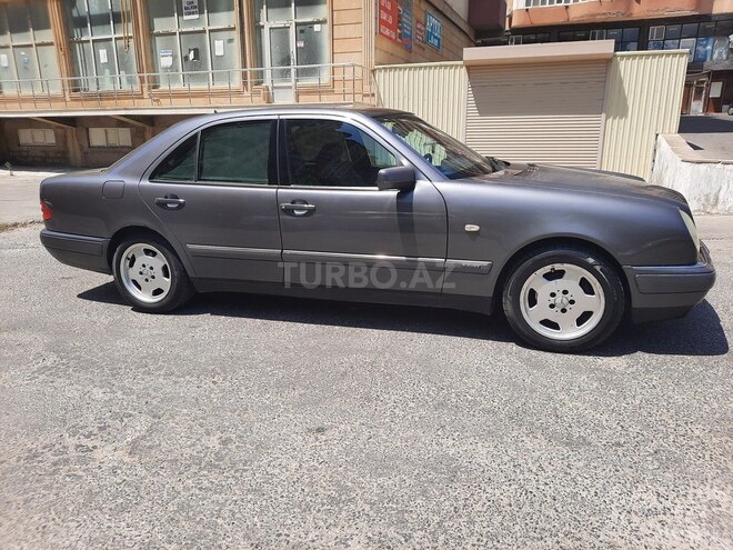 Mercedes E 230 1995, 290,000 km - 2.3 l - Bakı