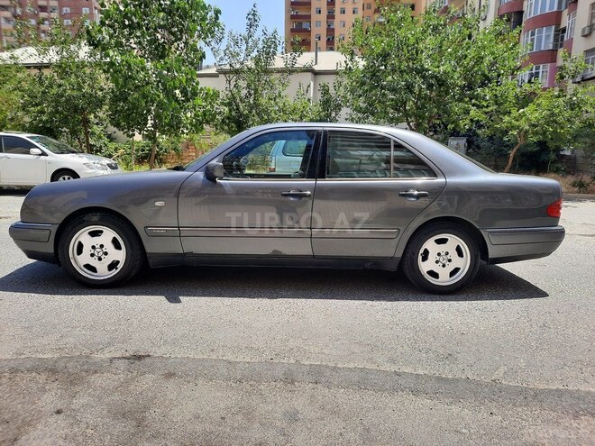 Mercedes E 230 1995, 290,000 km - 2.3 l - Bakı