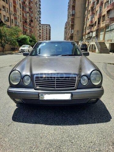 Mercedes E 230 1995, 290,000 km - 2.3 l - Bakı