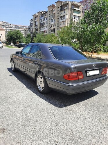 Mercedes E 230 1995, 290,000 km - 2.3 l - Bakı