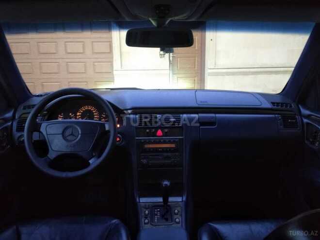Mercedes E 320 1999, 295,000 km - 3.2 l - Bakı