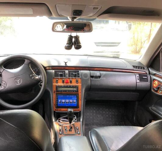 Mercedes E 240 2001, 290,000 km - 2.6 л - Bakı