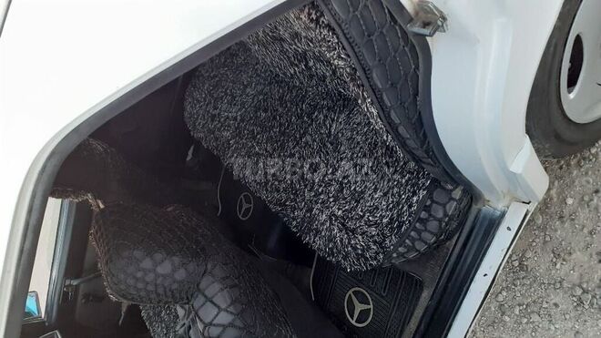 Mercedes 190 1990, 450,000 km - 2.0 l - Salyan