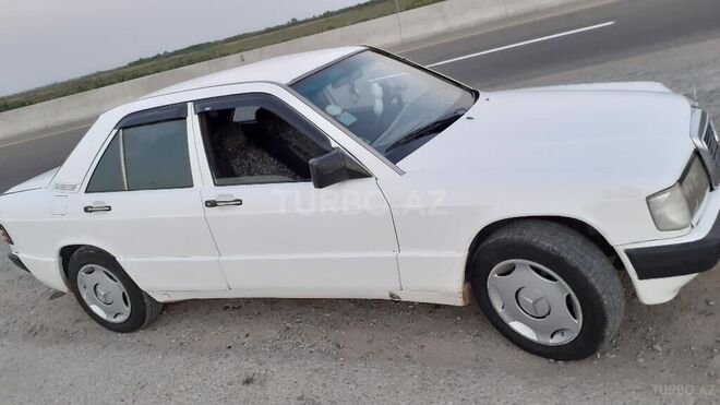 Mercedes 190 1990, 450,000 km - 2.0 l - Salyan