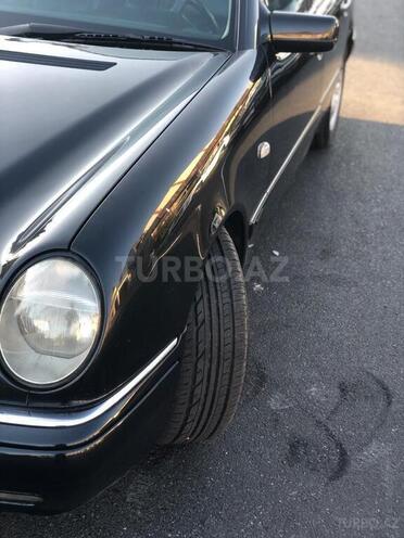 Mercedes E 240 1999, 290,000 km - 2.4 л - Bakı