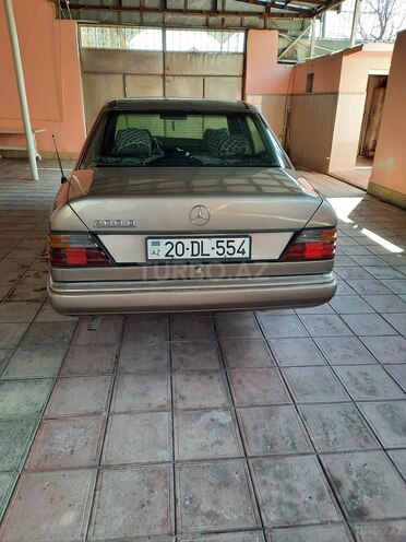 Mercedes E 200 1990, 355,000 km - 2.0 l - Gəncə