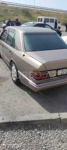 Mercedes E 200 1990, 355,000 km - 2.0 l - Gəncə