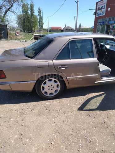 Mercedes E 200 1990, 355,000 km - 2.0 l - Gəncə