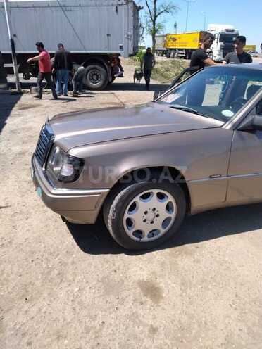 Mercedes E 200 1990, 355,000 km - 2.0 l - Gəncə