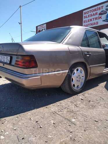 Mercedes E 200 1990, 355,000 km - 2.0 l - Gəncə