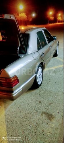 Mercedes E 200 1990, 355,000 km - 2.0 l - Gəncə