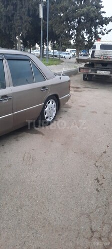Mercedes E 200 1990, 355,000 km - 2.0 l - Gəncə