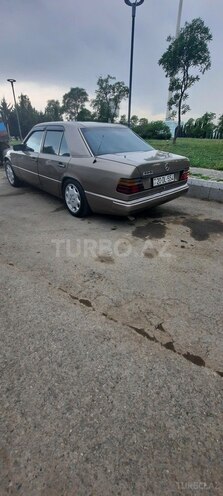 Mercedes E 200 1990, 355,000 km - 2.0 l - Gəncə