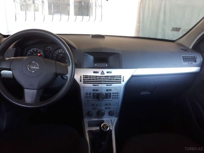 Opel Astra 2010, 126,000 km - 1.4 l - Bakı