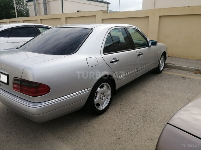 Mercedes E 280 1999, 412,000 km - 2.8 l - Bakı