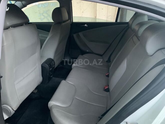 Volkswagen Passat 2005, 300,000 km - 2.0 л - Bakı