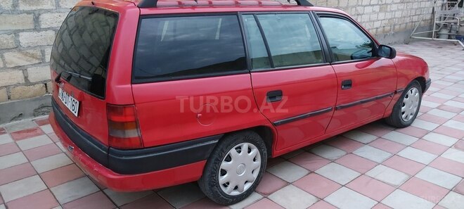 Opel Astra 1995, 115,000 km - 1.6 l - Qazax
