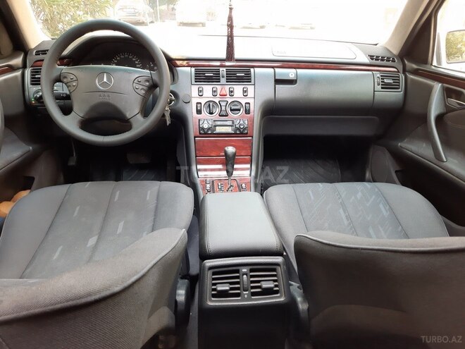 Mercedes E 220 2000, 450,820 km - 2.2 l - Bakı