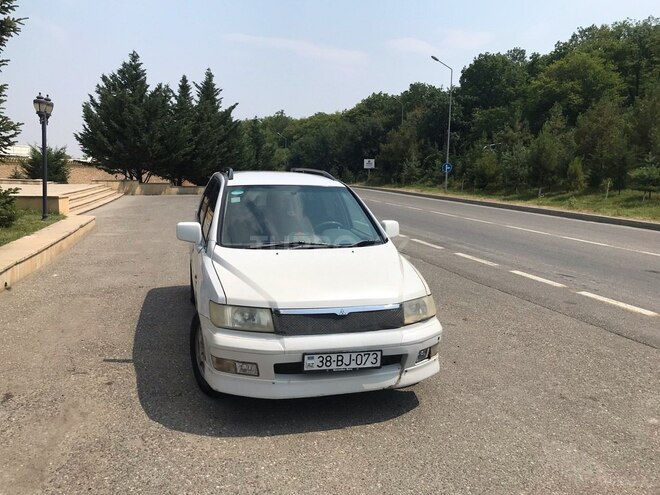 Mitsubishi Chariot 2000, 261,111 km - 2.4 l - Qusar