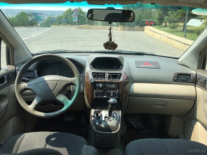 Mitsubishi Chariot 2000, 261,111 km - 2.4 l - Qusar