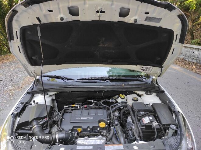 Chevrolet Cruze 2013, 90,600 km - 1.4 l - Qax