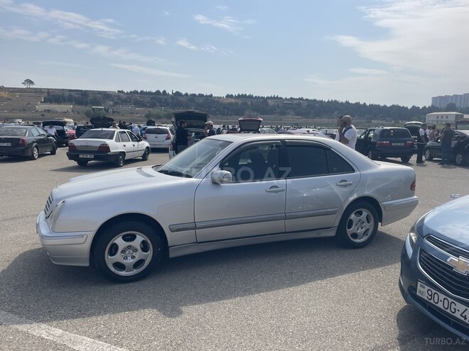 Mercedes E 240 1999, 310,000 km - 2.4 л - Bakı