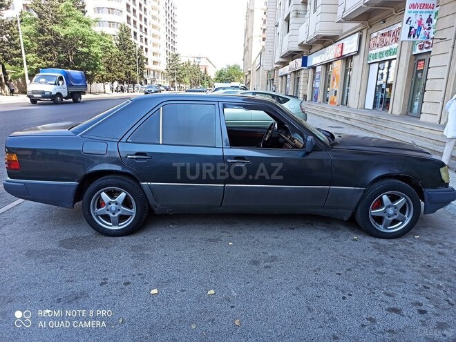 Mercedes E 200 1992, 195,637 km - 2.0 l - Bakı