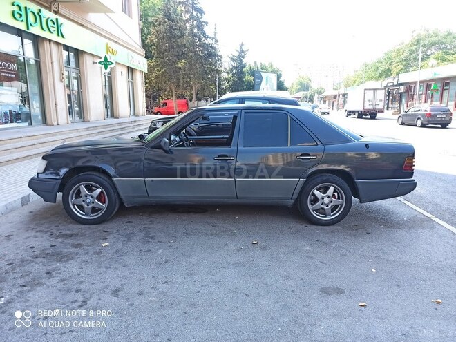 Mercedes E 200 1992, 195,637 km - 2.0 l - Bakı