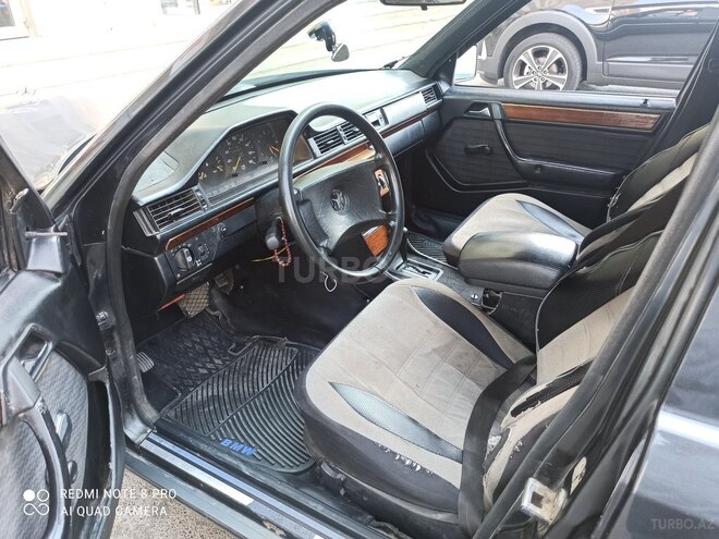 Mercedes E 200 1992, 195,637 km - 2.0 l - Bakı