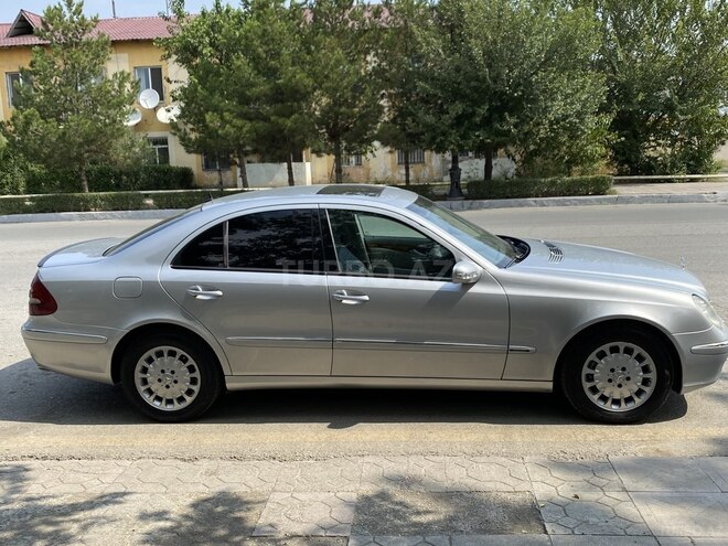 Mercedes E 270 2002, 290,000 km - 2.7 л - Yevlax