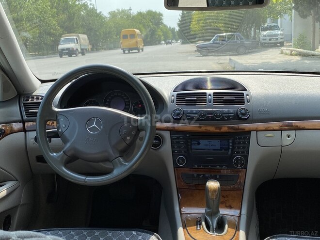 Mercedes E 270 2002, 290,000 km - 2.7 л - Yevlax
