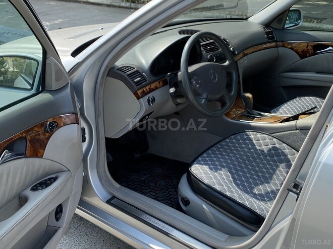 Mercedes E 270 2002, 290,000 km - 2.7 л - Yevlax