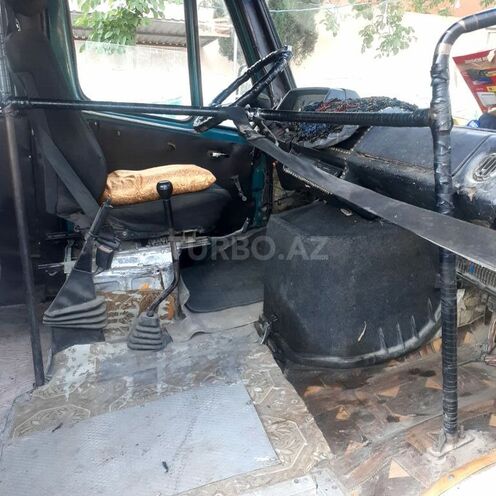 Mercedes 208 D 1993, 190,000 km - 2.5 l - Gəncə