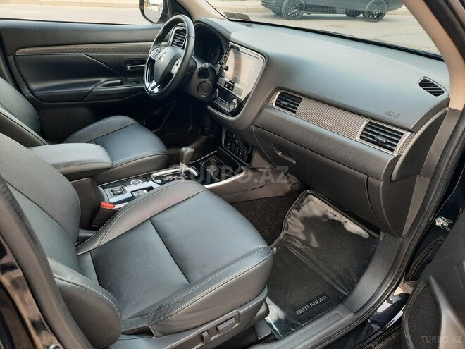 Mitsubishi Outlander 2019, 16,254 km - 2.4 l - Bakı