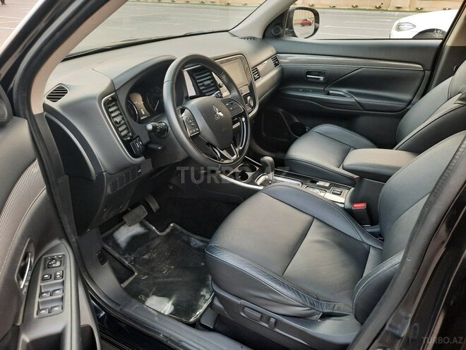 Mitsubishi Outlander 2019, 16,254 km - 2.4 l - Bakı