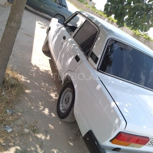 LADA (VAZ) 2107 2003, 90,000 km - 1.6 l - Salyan