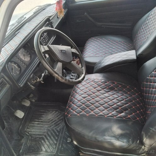 LADA (VAZ) 2107 2003, 90,000 km - 1.6 l - Salyan
