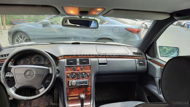 Mercedes E 240 1998, 282,000 km - 2.4 l - Bakı