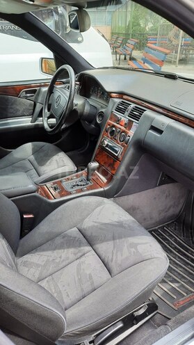 Mercedes E 240 1998, 282,000 km - 2.4 l - Bakı