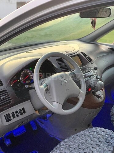 Mitsubishi Grandis 2003, 232,000 km - 2.4 л - Bakı
