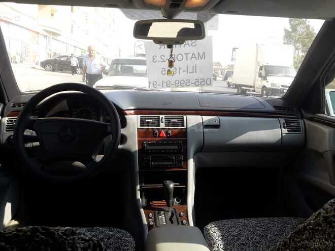 Mercedes E 230 1995, 318,000 km - 2.3 l - Bakı