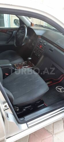 Mercedes E 220 2000, 409,000 km - 2.2 l - Ağcabədi